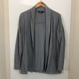 THE NORTH FACE medium gray cardigan